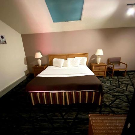 Woodland Inn & Suites Medford Esterno foto