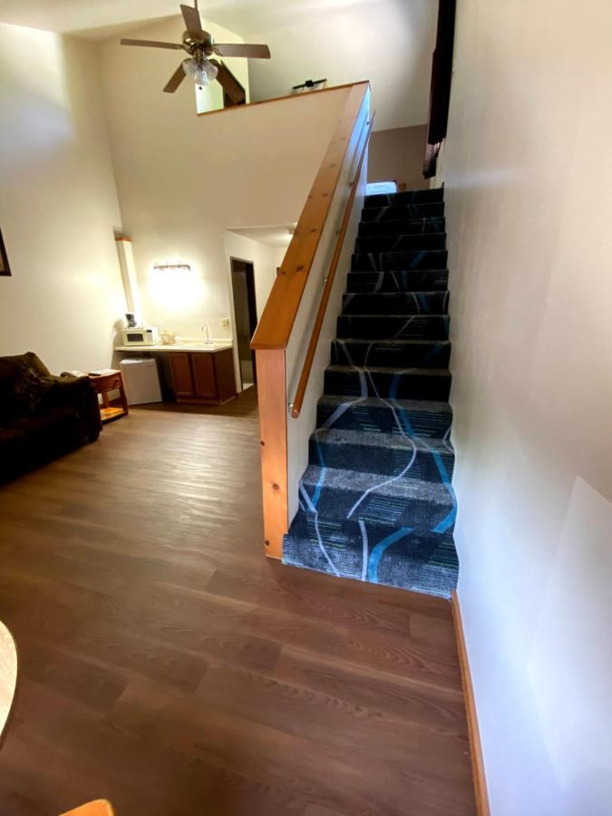 Woodland Inn & Suites Medford Esterno foto