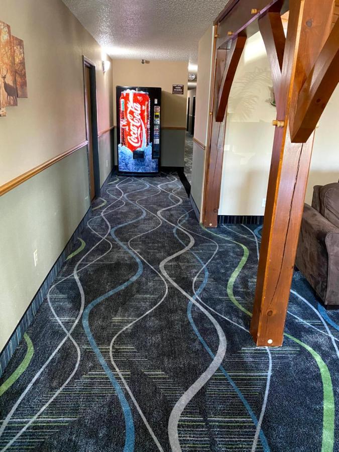 Woodland Inn & Suites Medford Esterno foto
