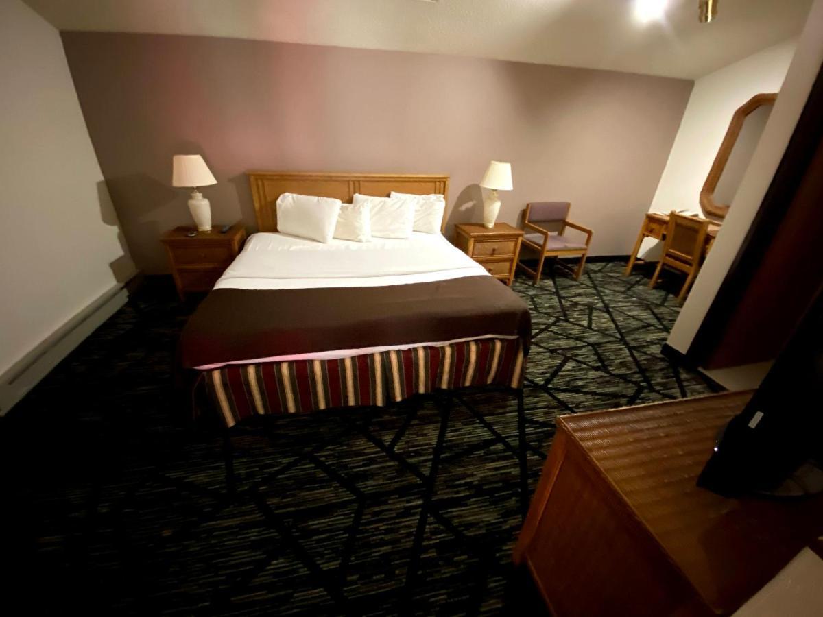 Woodland Inn & Suites Medford Esterno foto