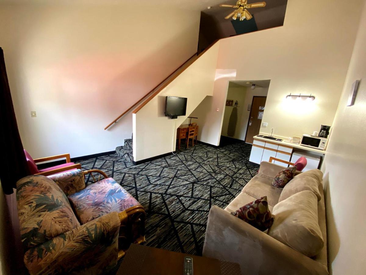Woodland Inn & Suites Medford Esterno foto