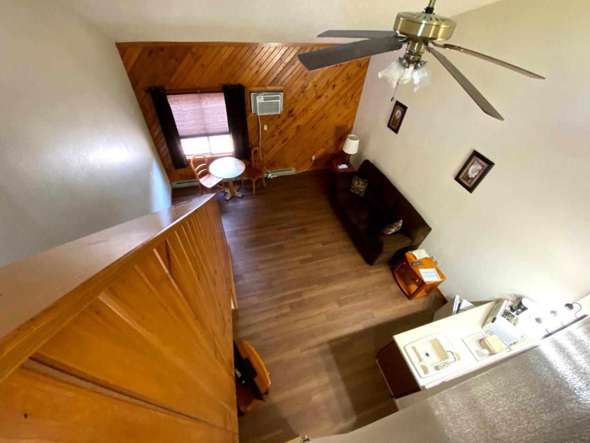 Woodland Inn & Suites Medford Esterno foto