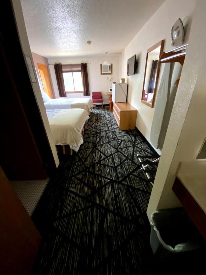 Woodland Inn & Suites Medford Esterno foto