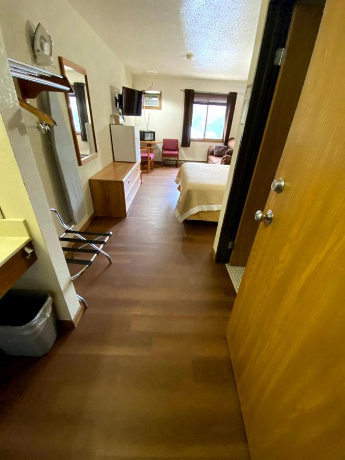 Woodland Inn & Suites Medford Esterno foto