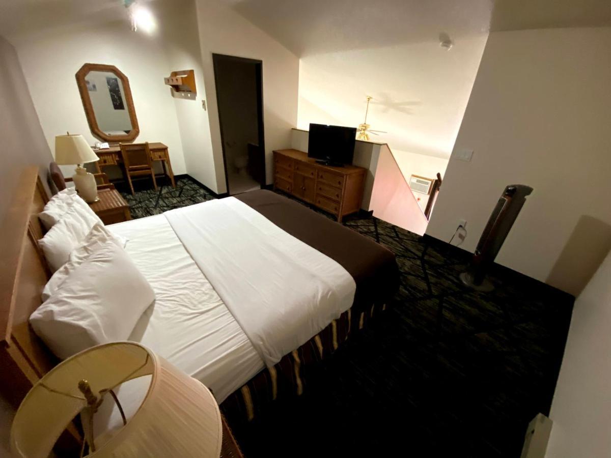 Woodland Inn & Suites Medford Esterno foto