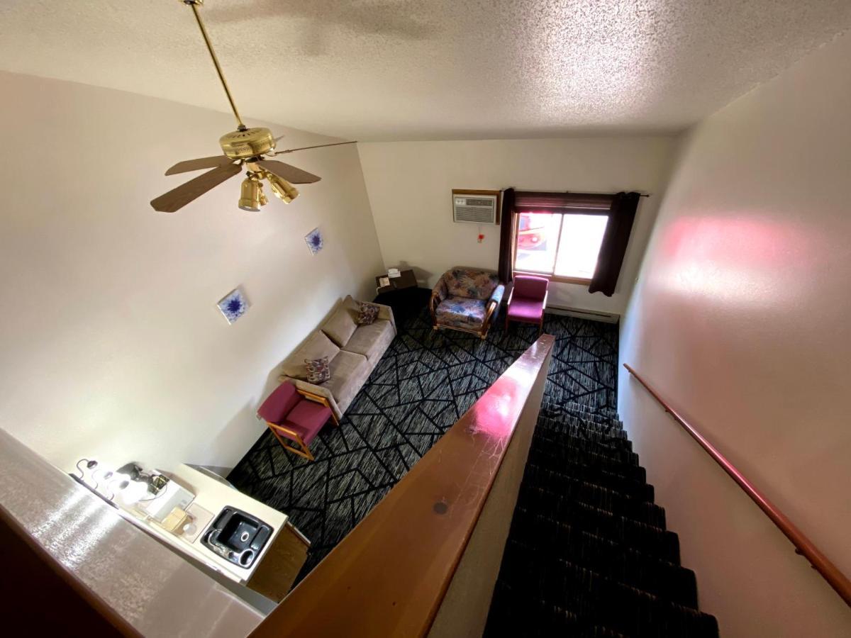 Woodland Inn & Suites Medford Esterno foto
