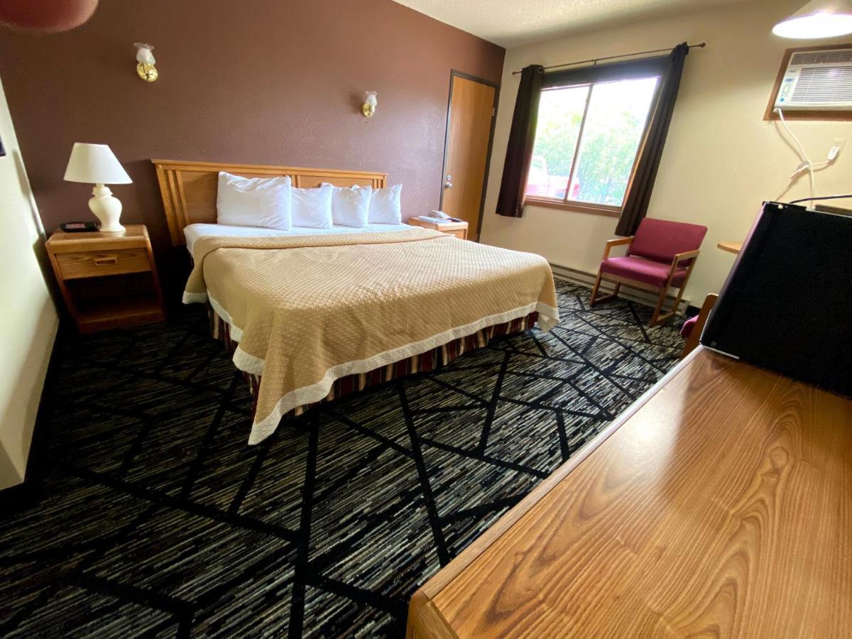 Woodland Inn & Suites Medford Esterno foto