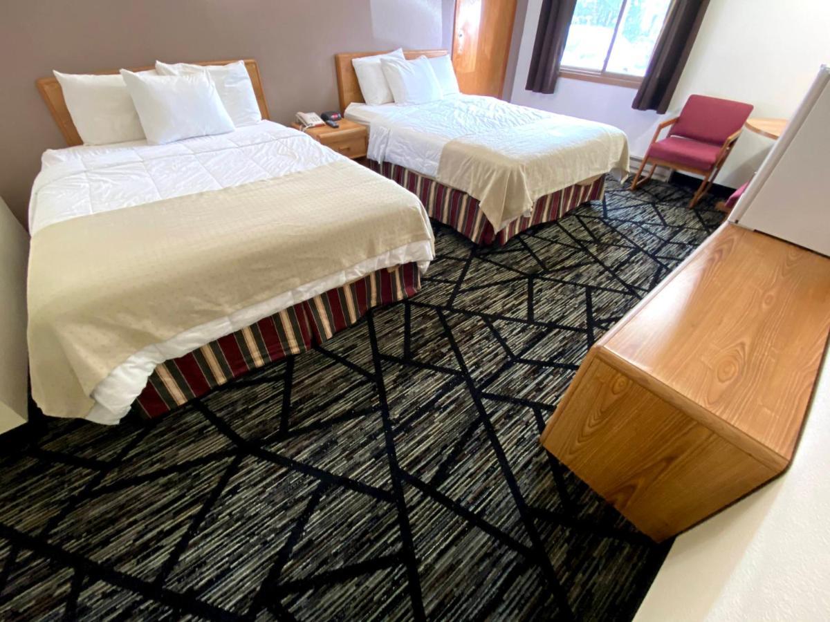 Woodland Inn & Suites Medford Esterno foto