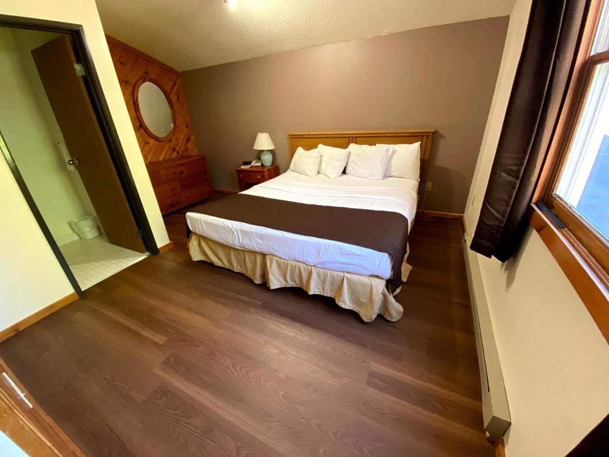 Woodland Inn & Suites Medford Esterno foto