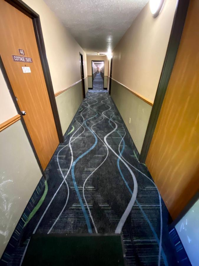 Woodland Inn & Suites Medford Esterno foto