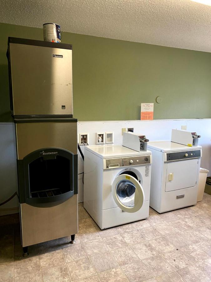 Woodland Inn & Suites Medford Esterno foto