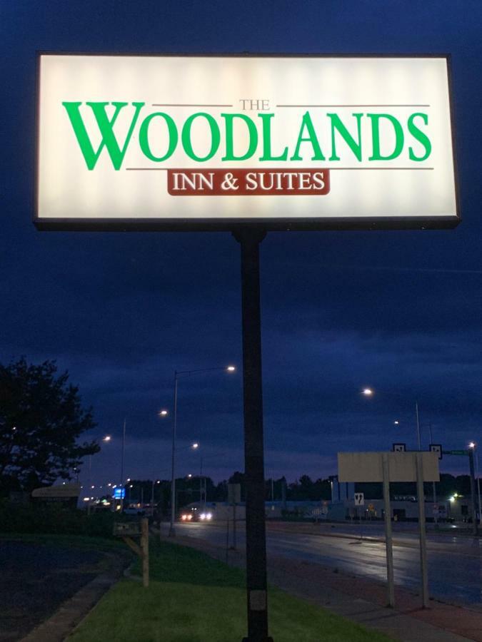 Woodland Inn & Suites Medford Esterno foto